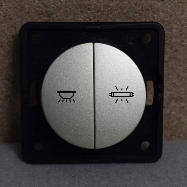 Berker Wippschalter geteilt