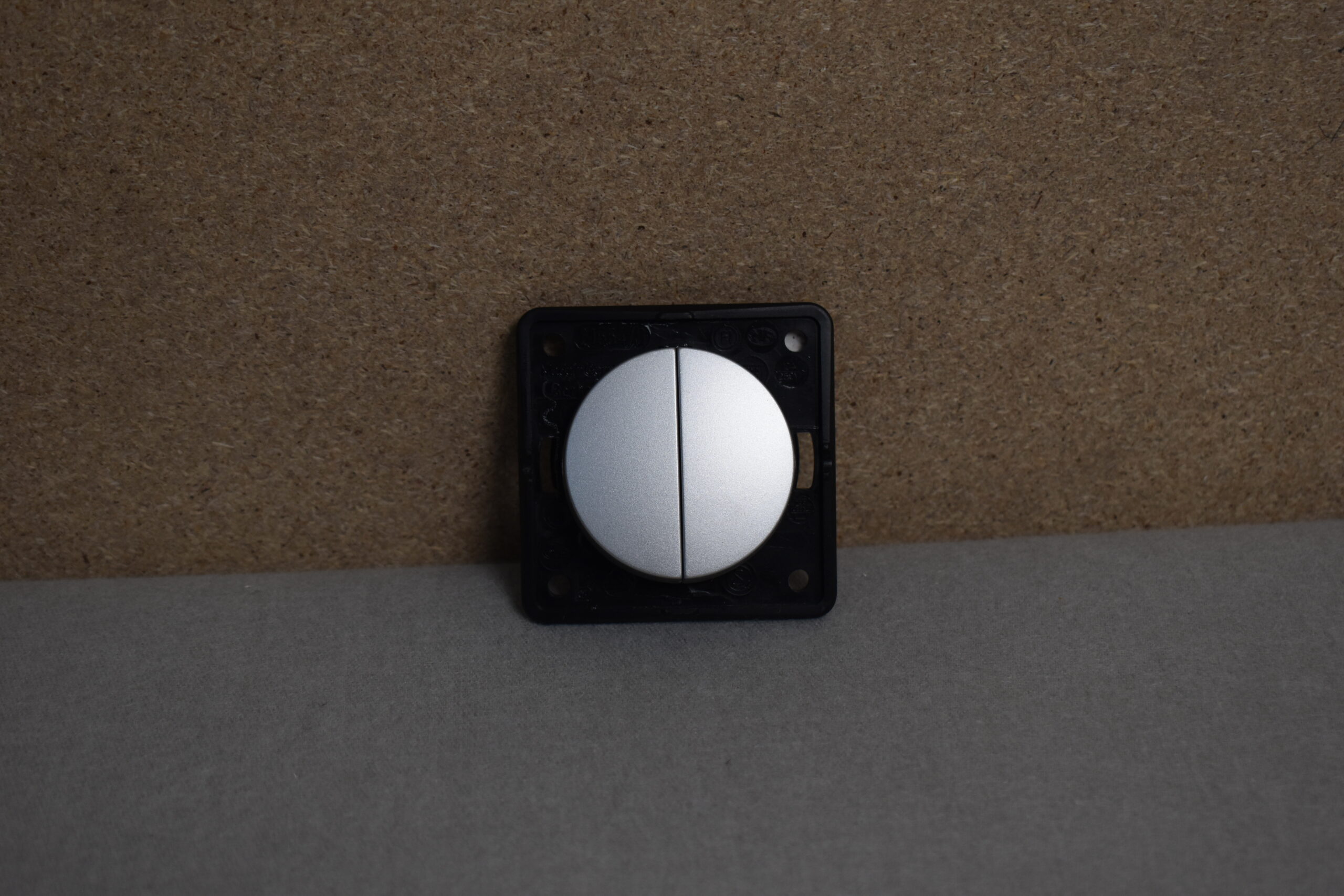 Berker Wippschalter geteilt ohne Symbol 21563 Silber matt