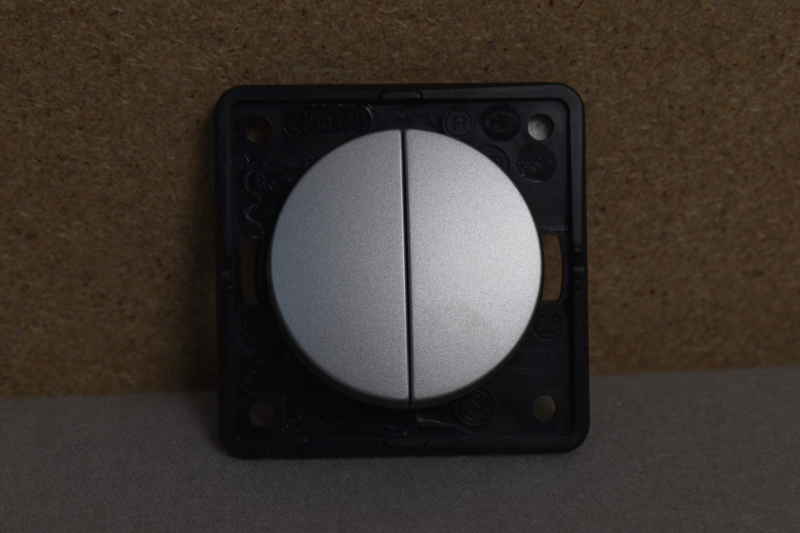 Berker Wippschalter geteilt ohne Symbol 21563 Silber matt