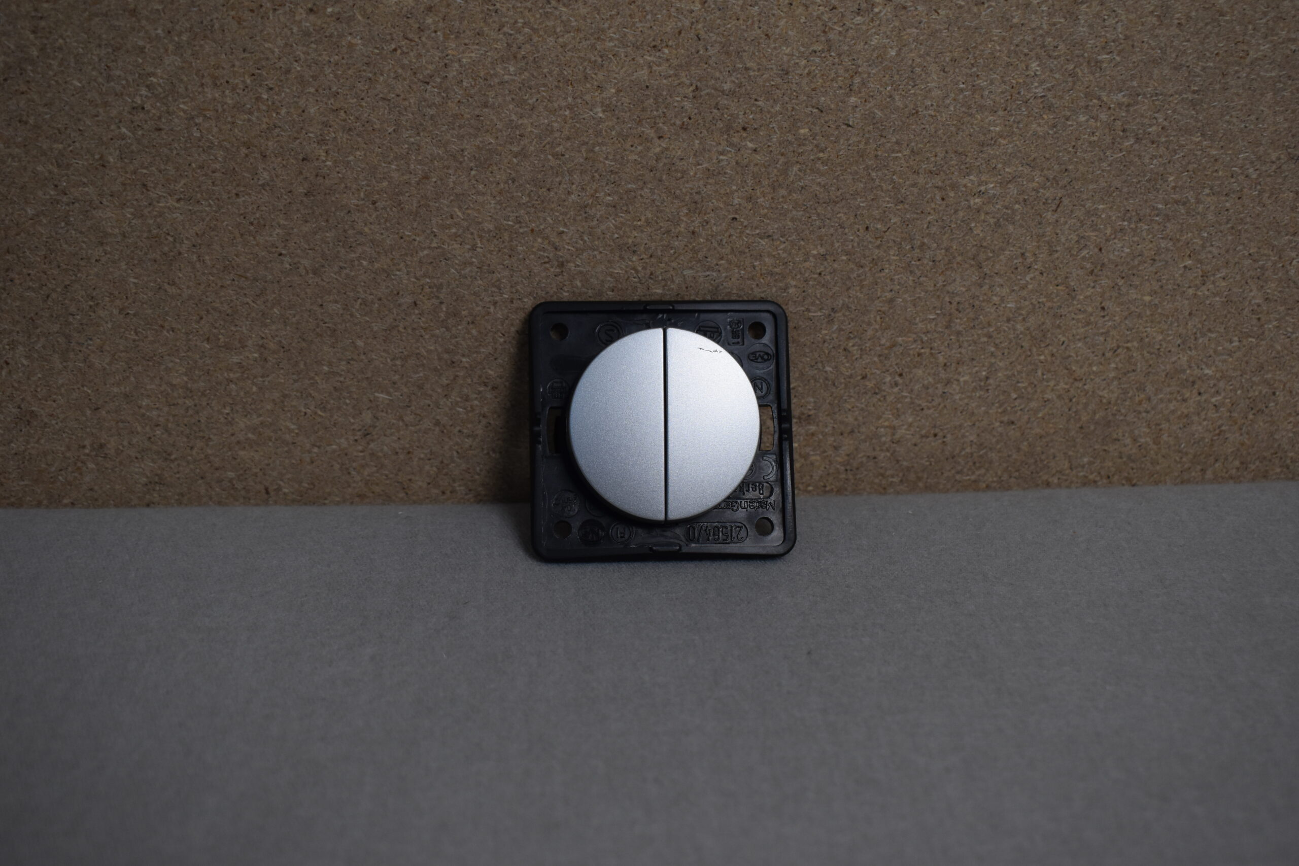 Berker Wippschalter geteilt ohne Symbol 21563 Silber matt leichter Kratzer