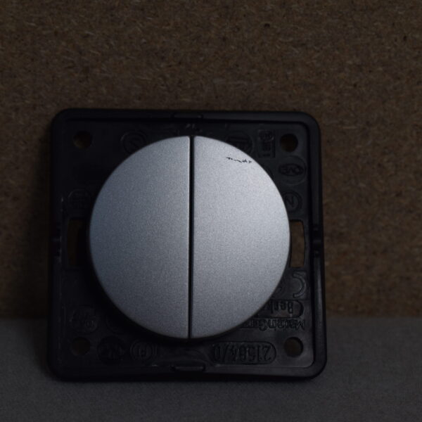 Berker Wippschalter geteilt ohne Symbol 21563 Silber matt leichter Kratzer