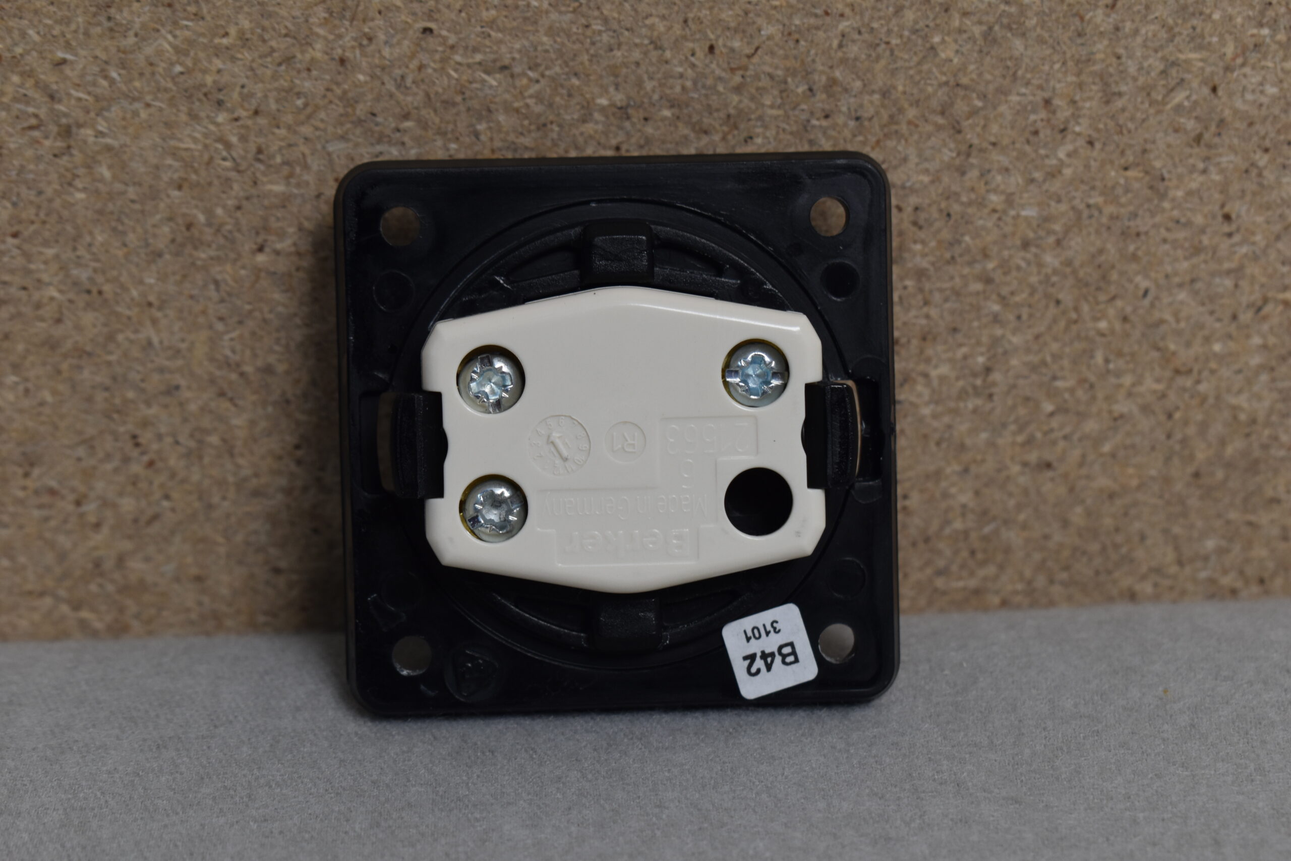 Berker Wippschalter geteilt ohne Symbol 21563 Silber matt leichter Kratzer