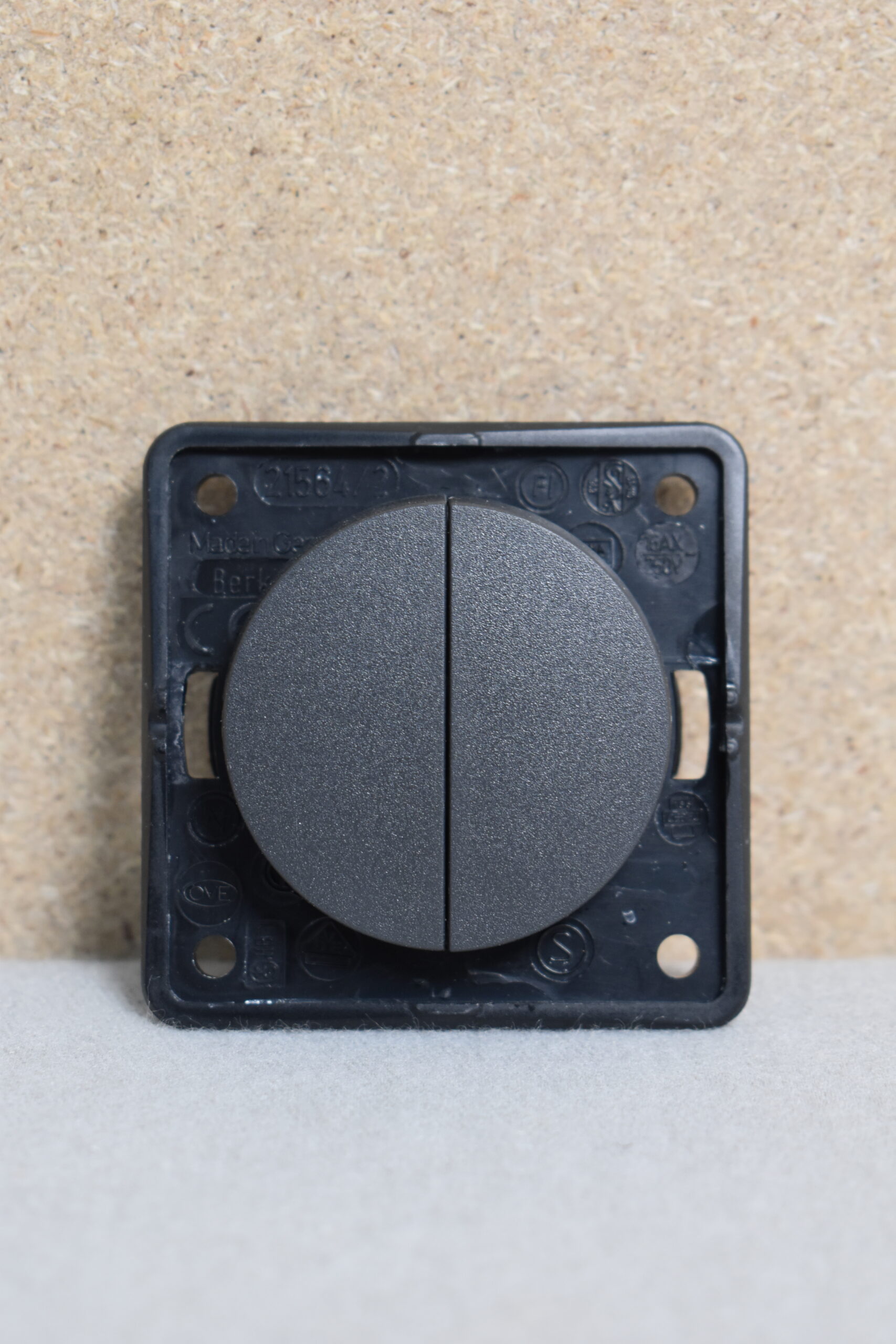 Berker Kippschalter 21564/2 schwarz