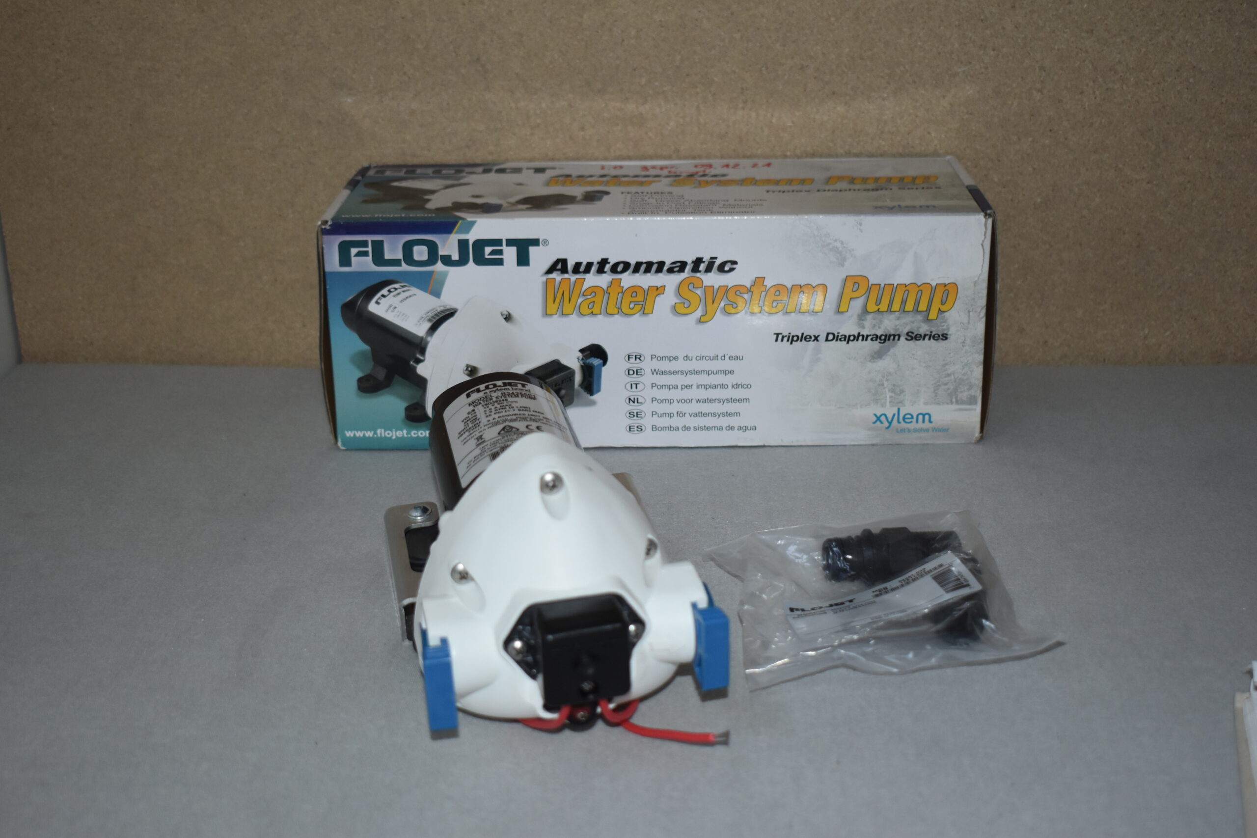 Flojet Wasserpumpe mit Adapter Model: R3426501