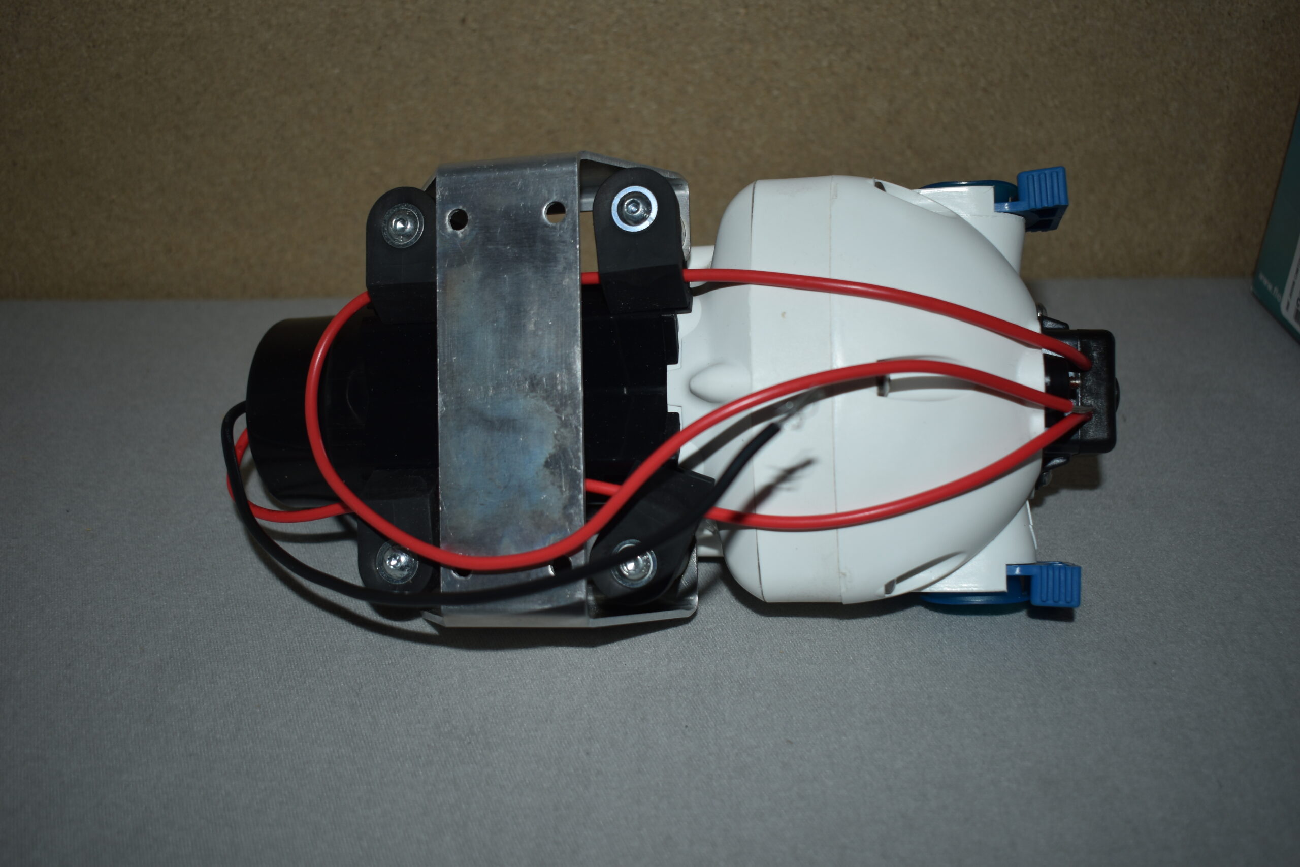 Flojet Wasserpumpe mit Adapter Model: R3426501