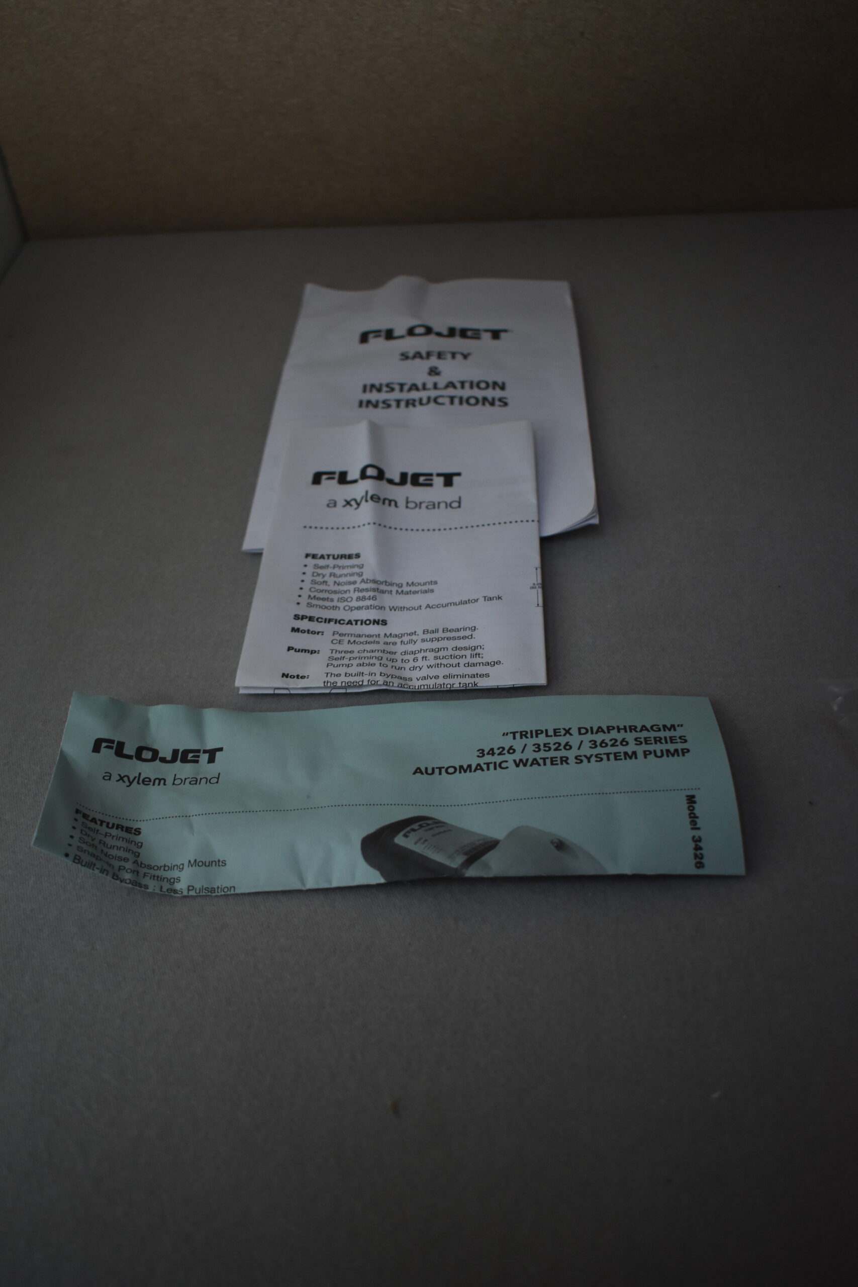 Flojet Wasserpumpe mit Adapter und Anleitung Model: R3426501