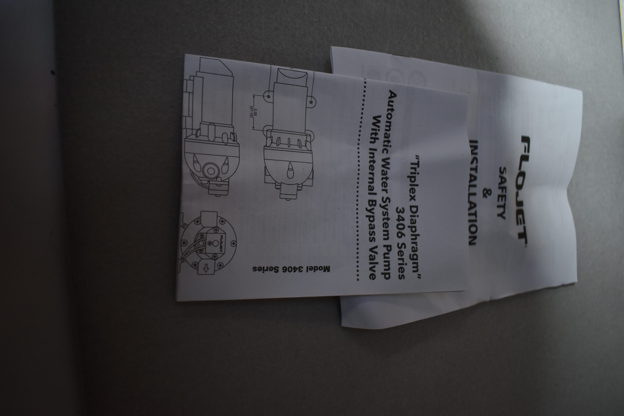 Flojet Wasserpumpe mit Adapter und Anleitung Model: R3426501