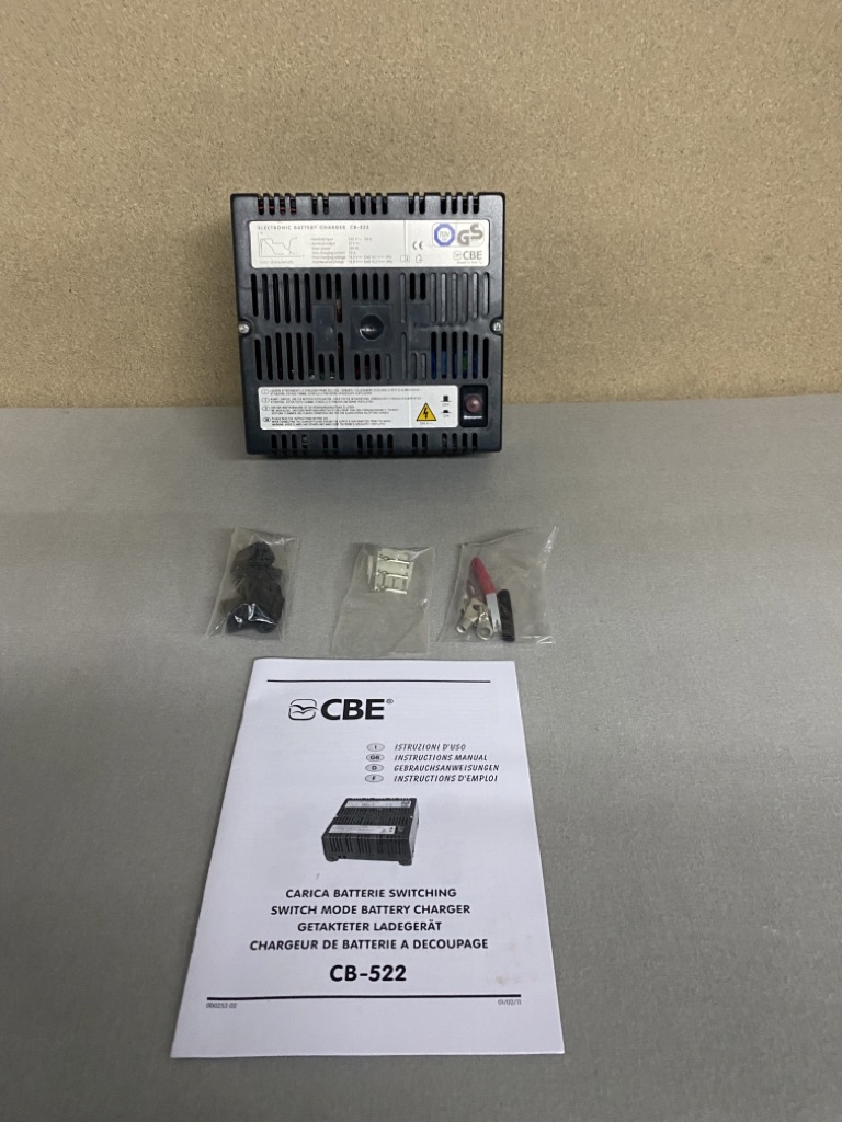 CBE Getaktetes Ladegerät CB-522 mit Zubehör – Bild 2