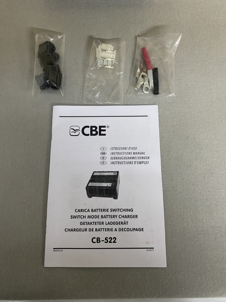 CBE Getaktetes Ladegerät CB-522 mit Zubehör – Bild 3