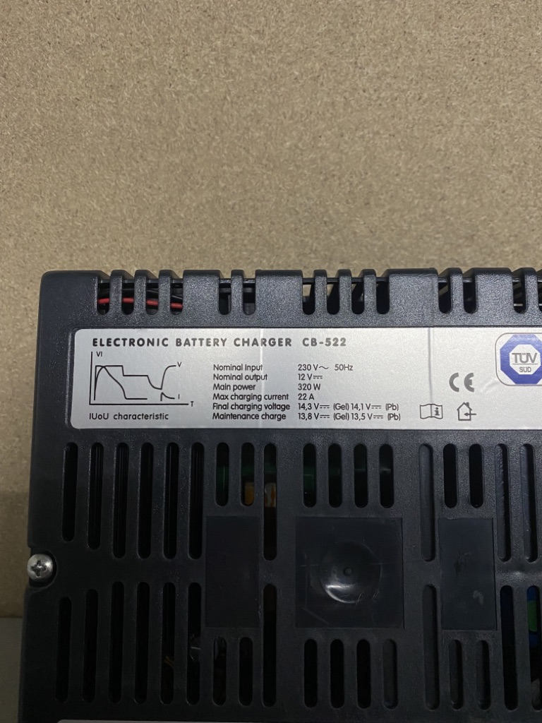 CBE Getaktetes Ladegerät CB-522 mit Zubehör – Bild 4