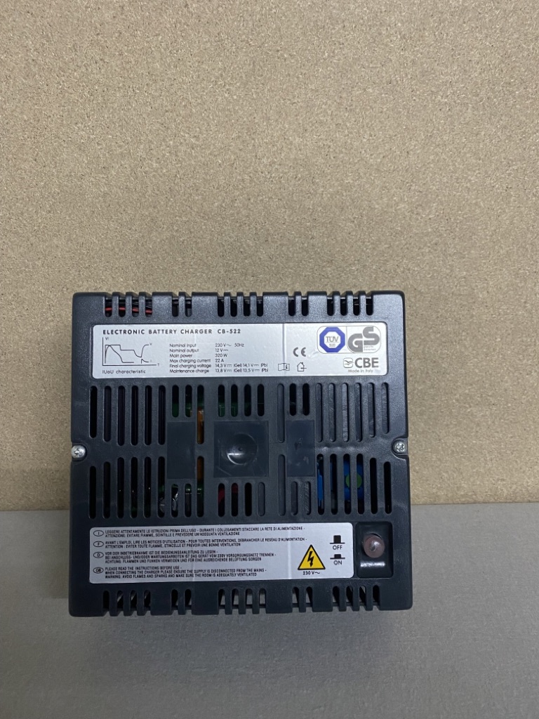 CBE Getaktetes Ladegerät CB-522 mit Zubehör – Bild 5