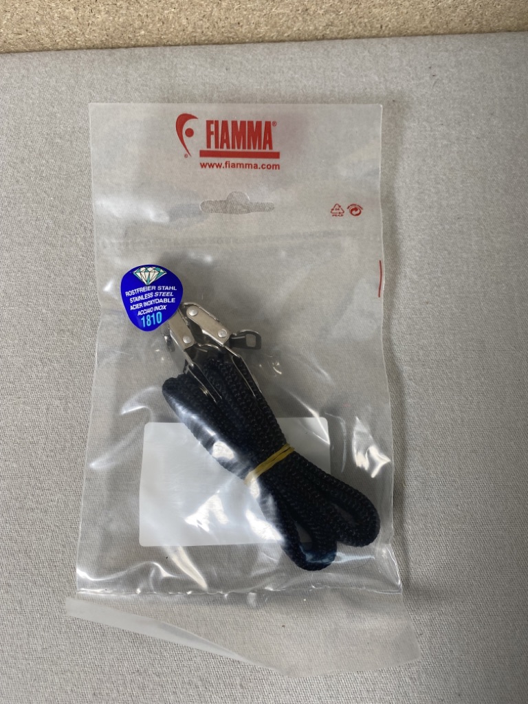 Fiamma Strip Black 98656-318 für Carry-Bike 2 Stück – Bild 2