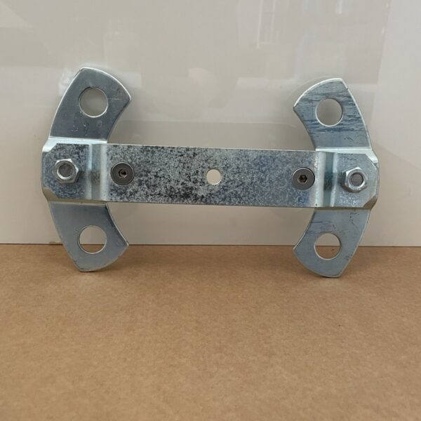 Alternative view of Halter für Radkappe Iveco Daily ab 2007 vorne, 16 Zoll, gebraucht