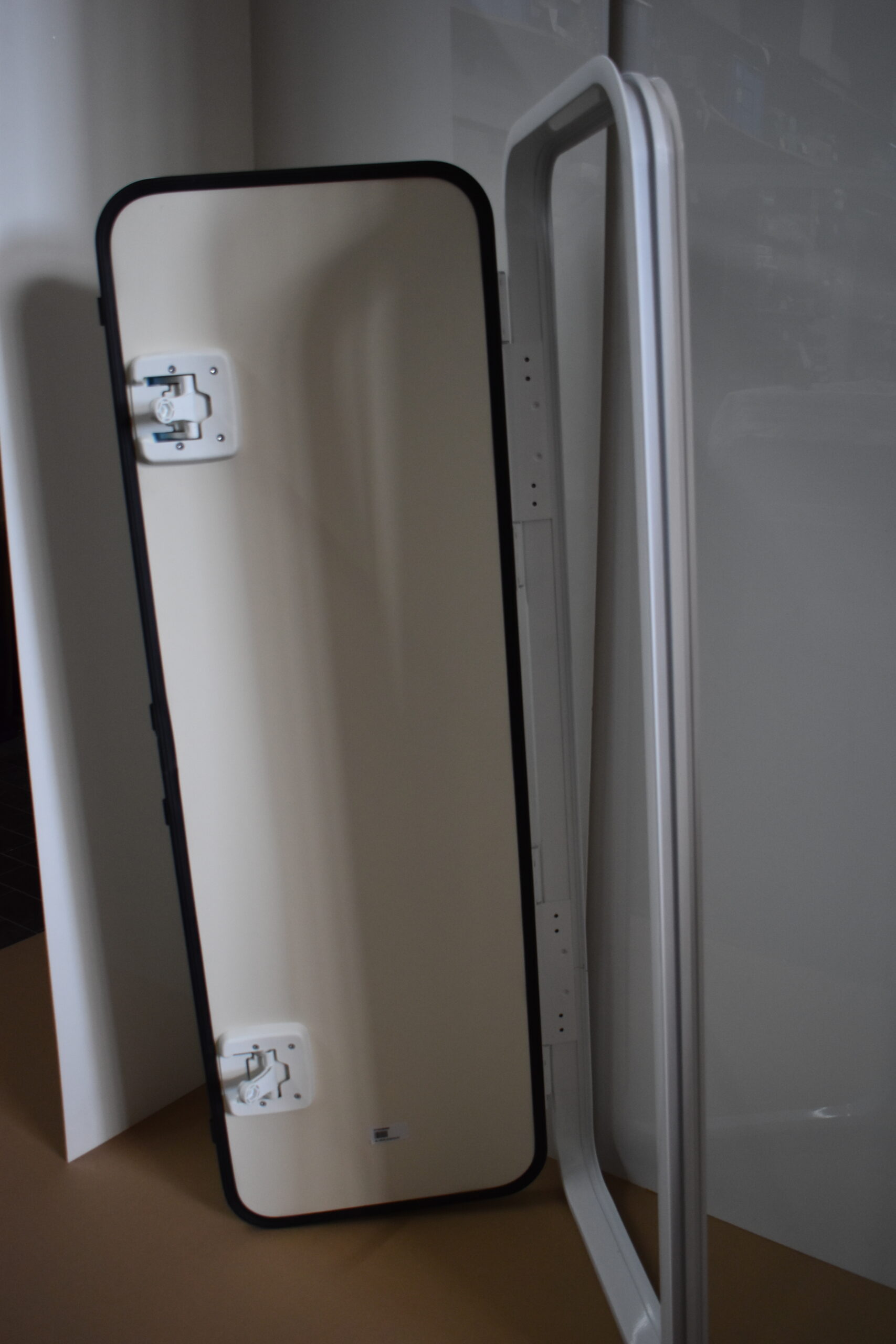 Serviceklappe weiß, 1300 x 450 mm, für Wohnmobil RAL 9010