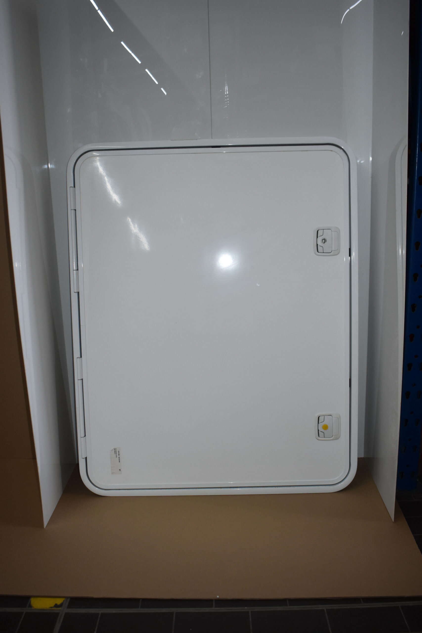 Serviceklappe weiß, 950 x 1200 mm, RAL 9010 Alu pulverbeschichtet