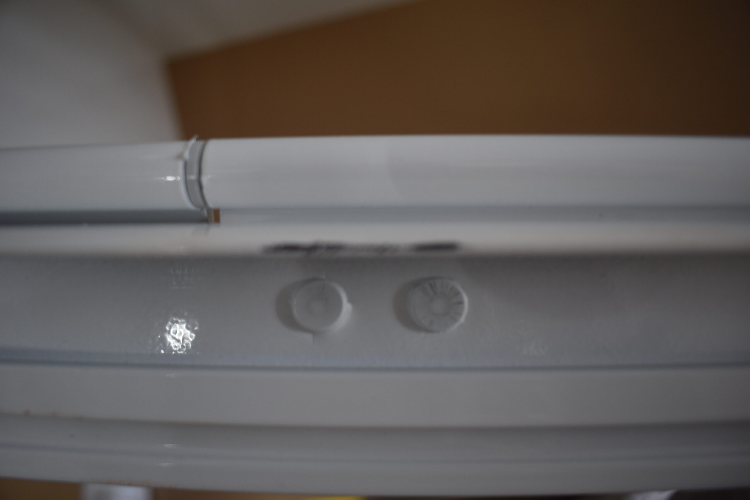 Serviceklappe weiß 750 x 1220 mm, RAL 9010 Alu pulverbeschichtet