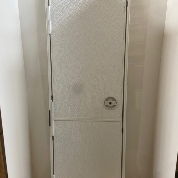 Wohnwagentür von EuraMobil, 174,5 x 57,5cm