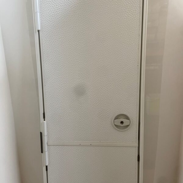 Wohnwagentür von EuraMobil, 174,5 x 57,5cm