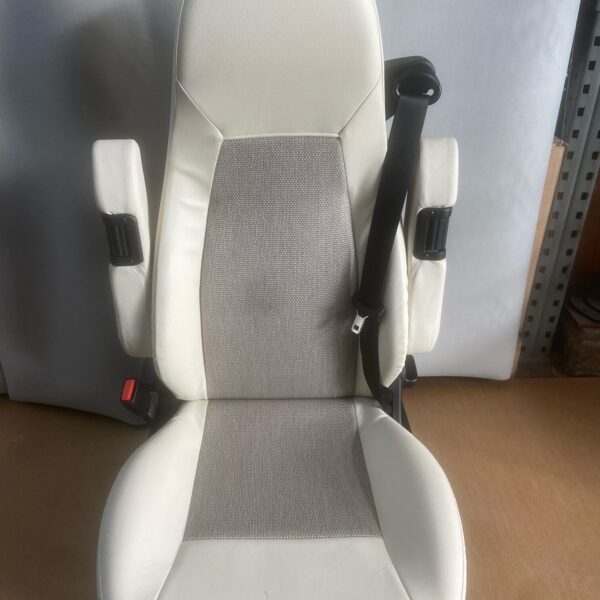 Aguti  Fahrersitz Gis Liner, beige / grau