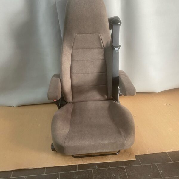 Aguti Fahrersitz Gis Liner in braun / grau für Wohnmobil