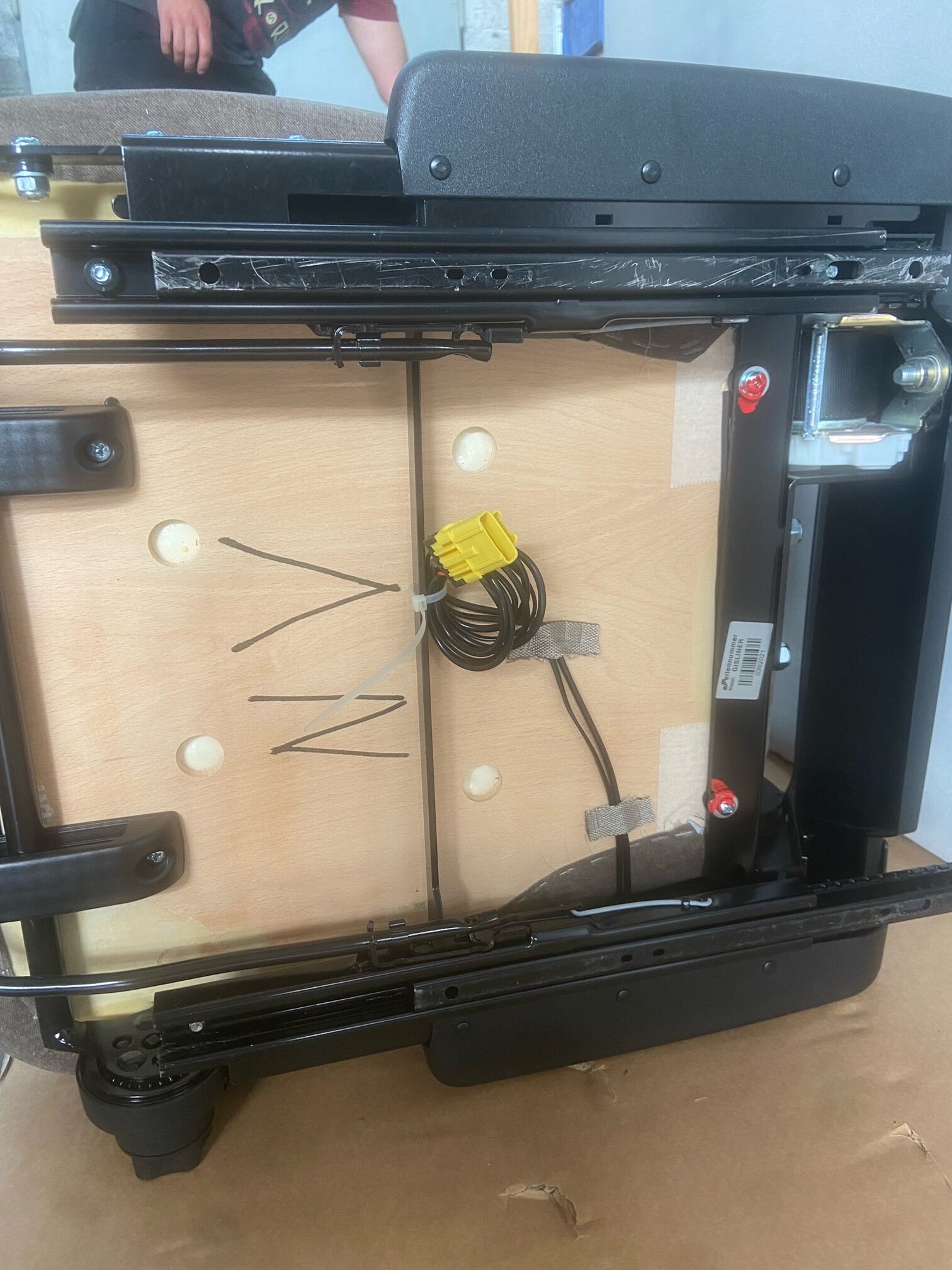 Aguti Fahrersitz Gis Liner in braun / grau für Wohnmobil