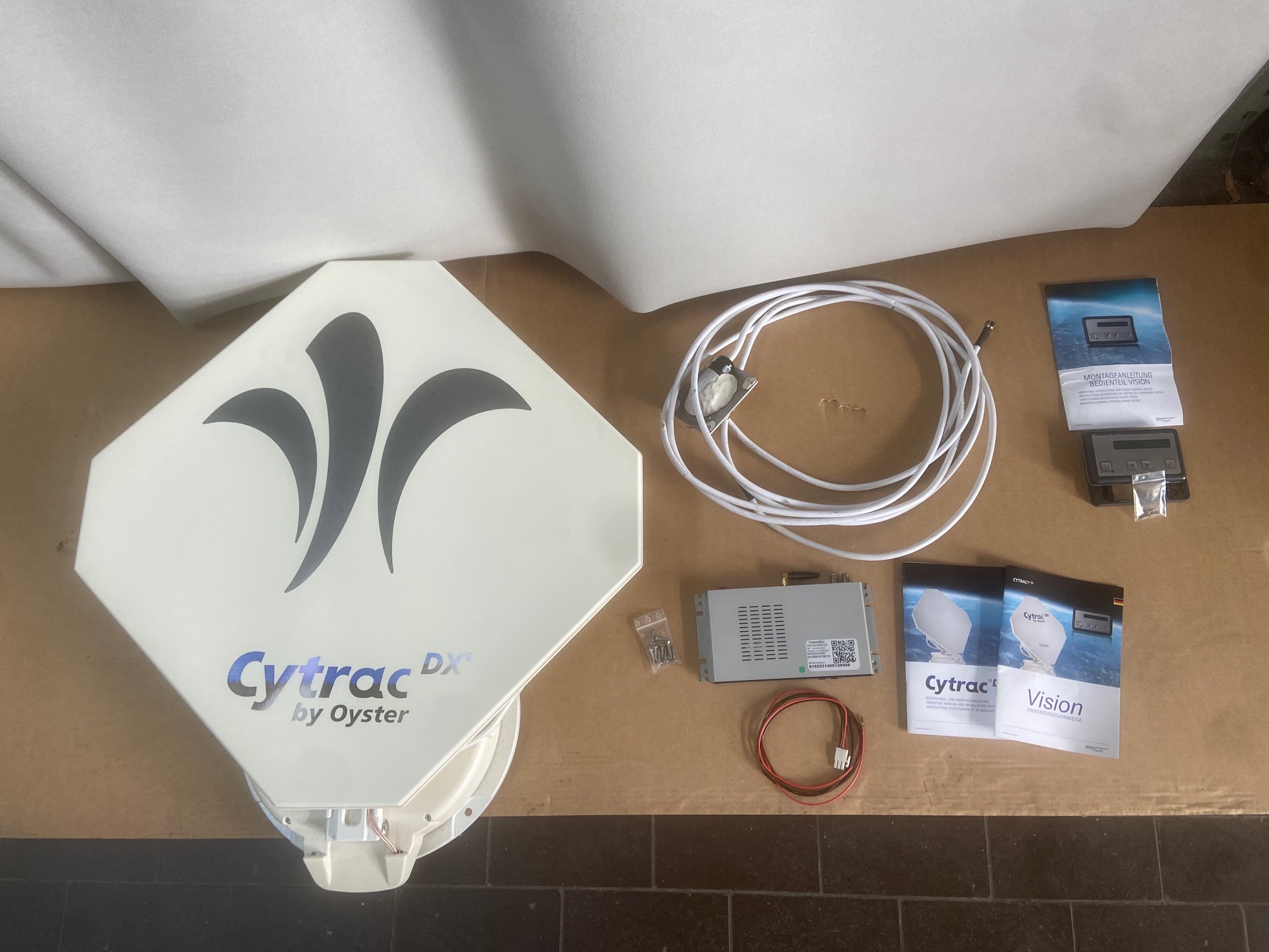 Satellitenschüssel Oyster Cytrac twin x, Niesmann & Bischoff