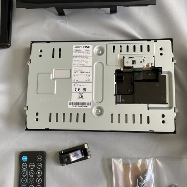 XXL Premium Infotainment System, Alpine Model X902D-ID