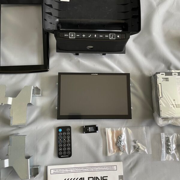 XXL Premium Infotainment System, Alpine Model X902D-ID