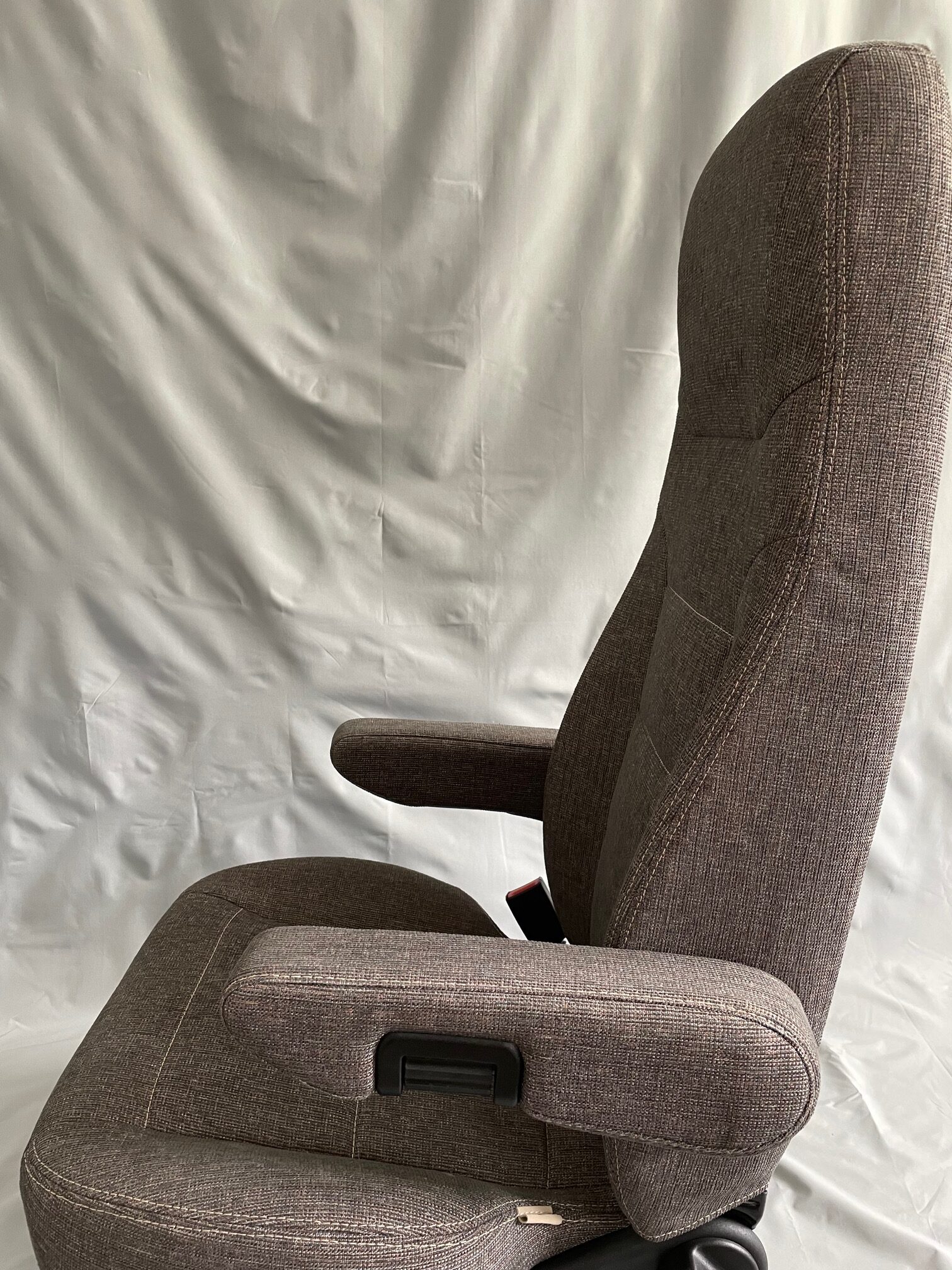 Aguti Hymer Sitz, Fahrerseite, Stoff grau / braun