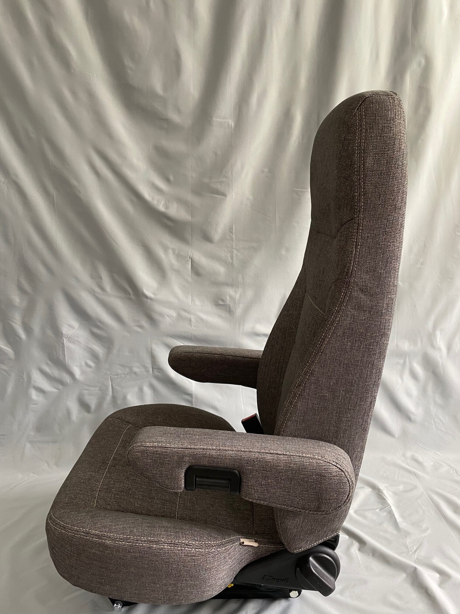 Aguti Hymer Sitz, Fahrerseite, Stoff grau / braun