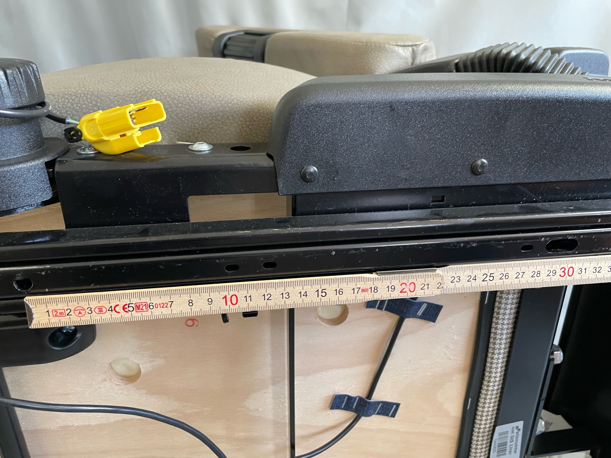 Aguti Automotiv GIS Liner, Beifahrersitz – Bild 7