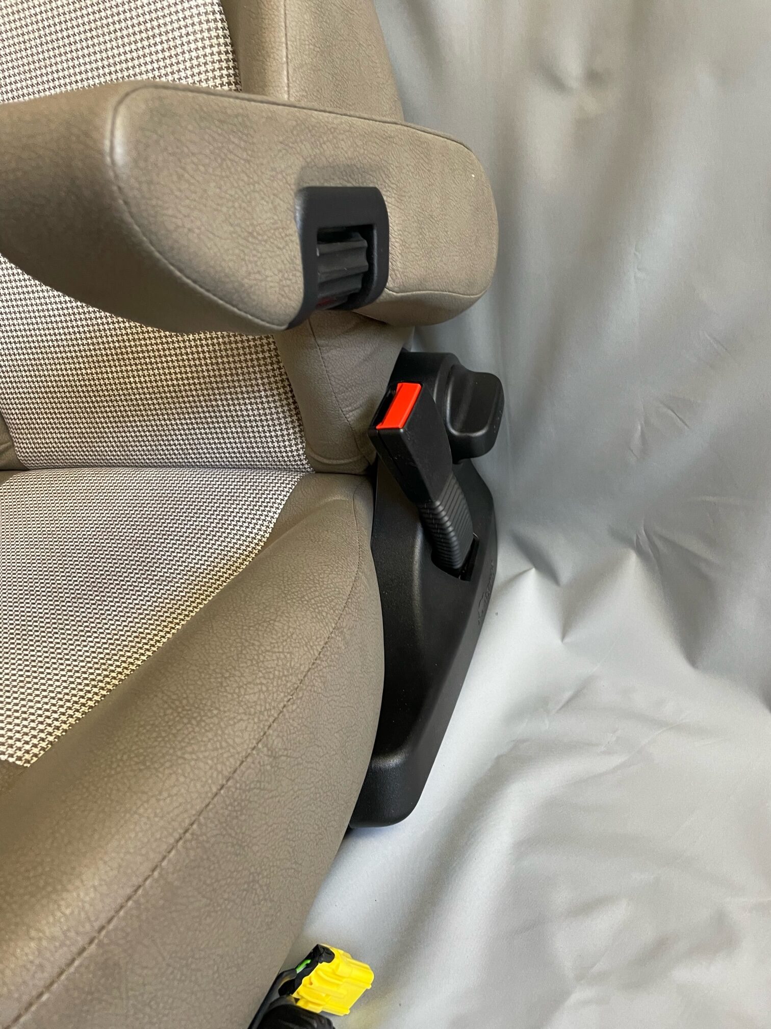 Aguti Automotiv GIS Liner, Beifahrersitz