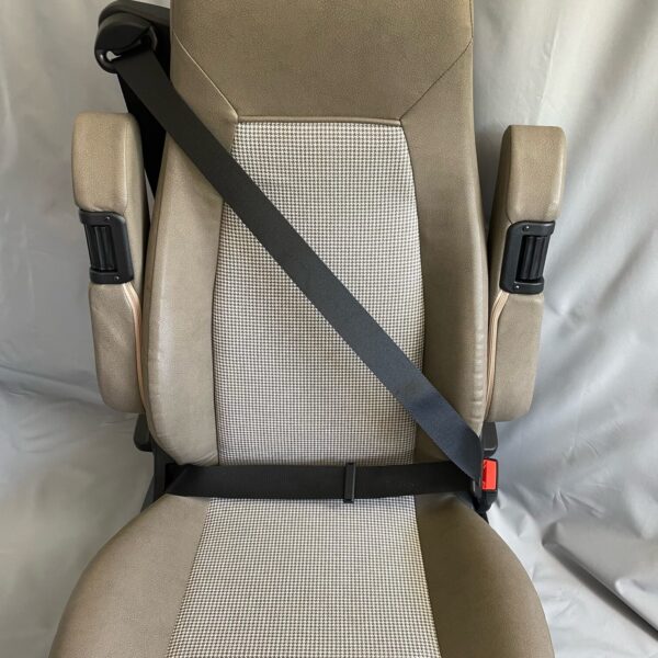 Aguti Automotiv GIS Liner, Beifahrersitz