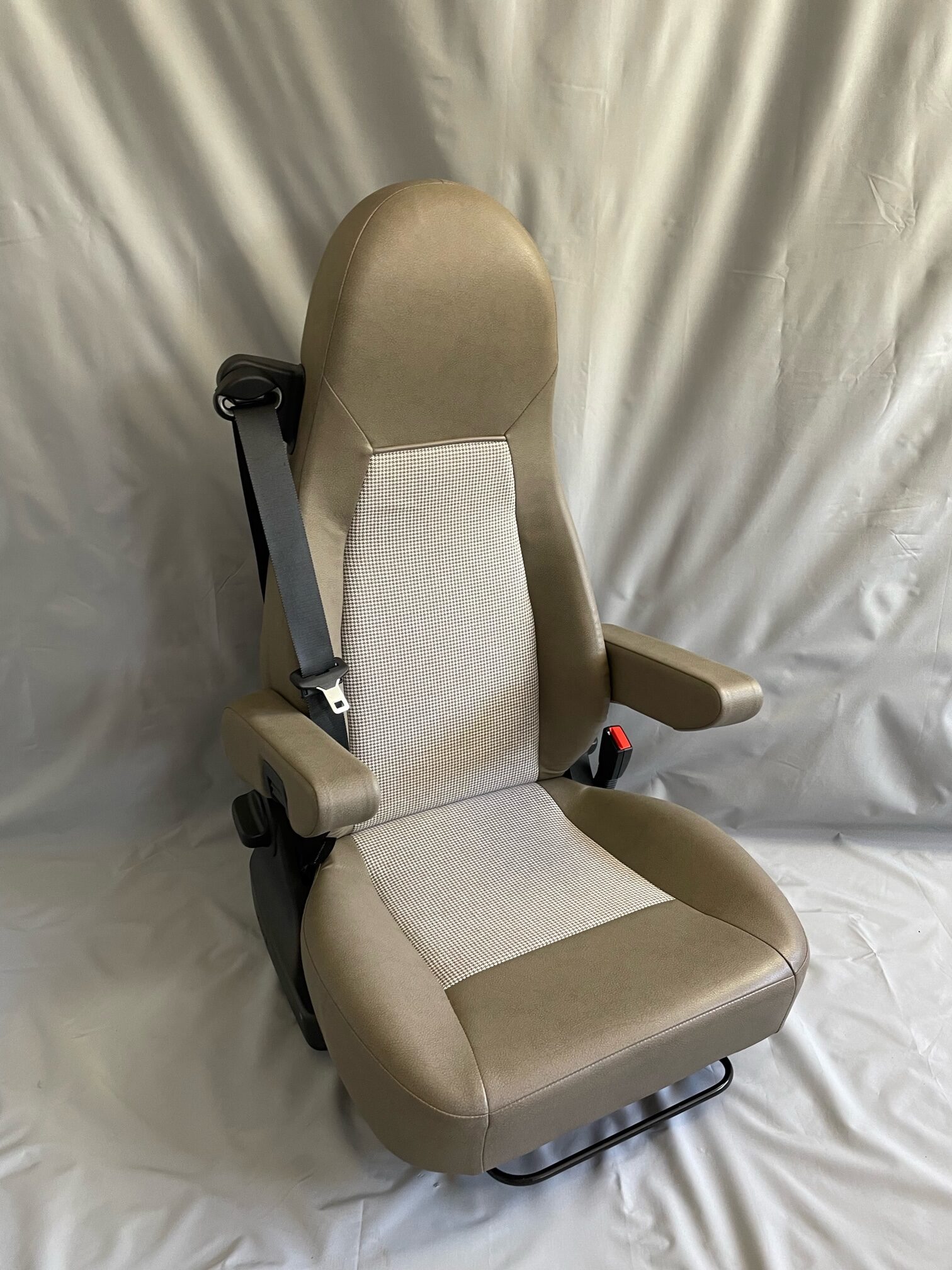 Aguti Automotiv GIS Liner, Beifahrersitz