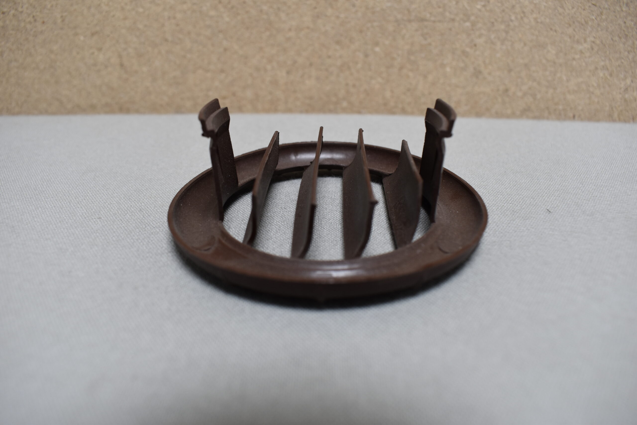 Lüftungsgitter / Lamelleneinsatz für Truma Heizungsrohr, RAL 80, braun, Paar