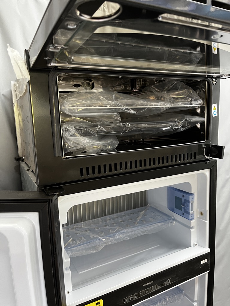 Dometic RMDT 8505 Kühlschrank mit Gefrierfach und Backofen – Bild 8