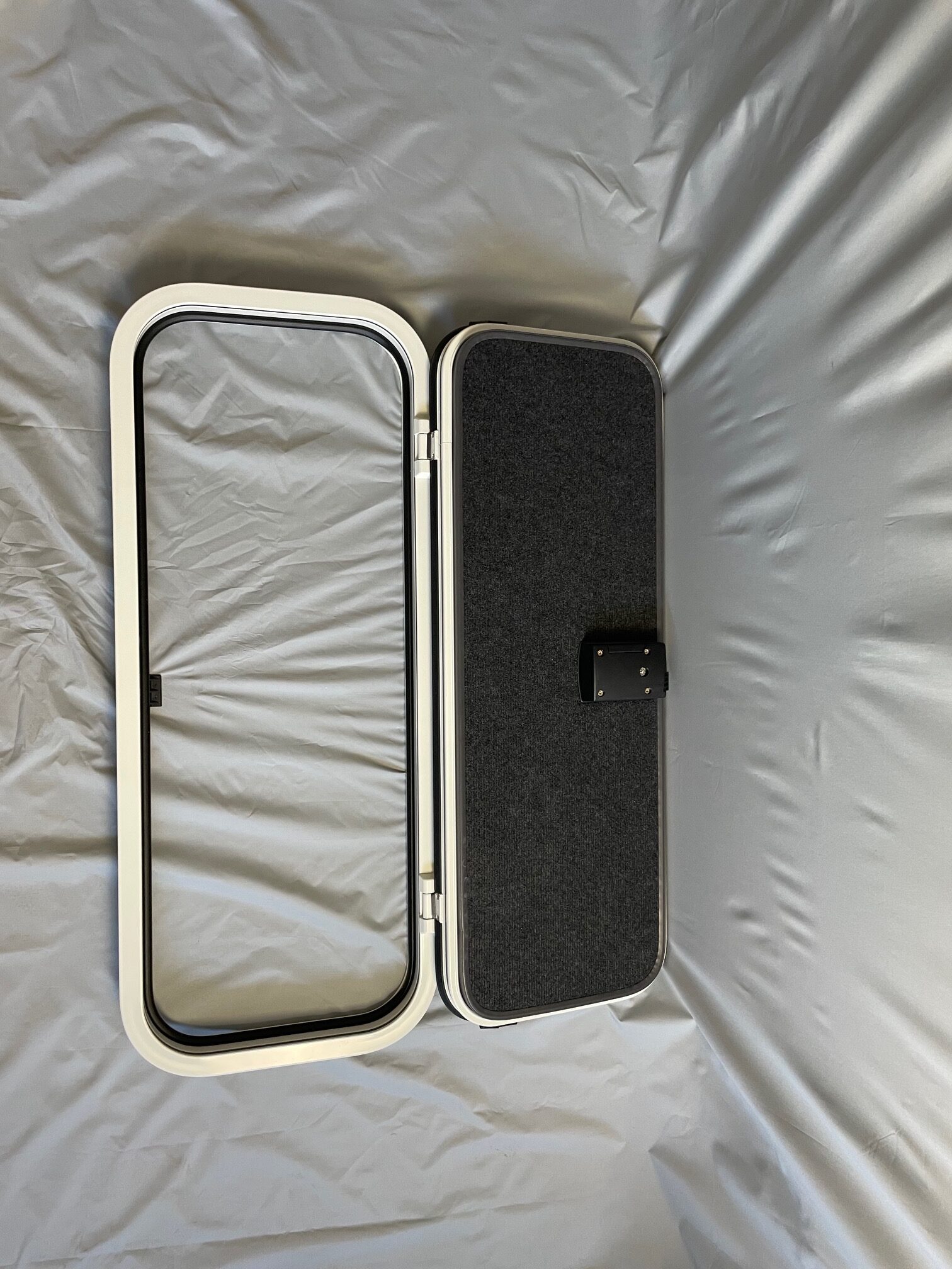 Serviceklappe Klappenrahmen, 950 x 370 mm, weiß Alu pulverbeschichtet