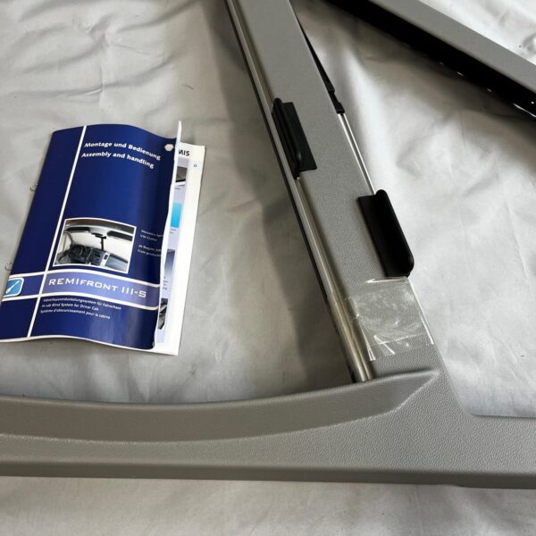 Remis Remifront Verdunklungslösung Fahrerkabine Sprinter/VW Crafter >2006 links