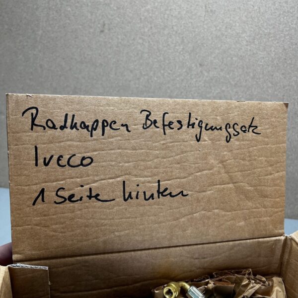 Goldschmitt Radkappen Befestigungssatz Iveco 1 Seite hinten