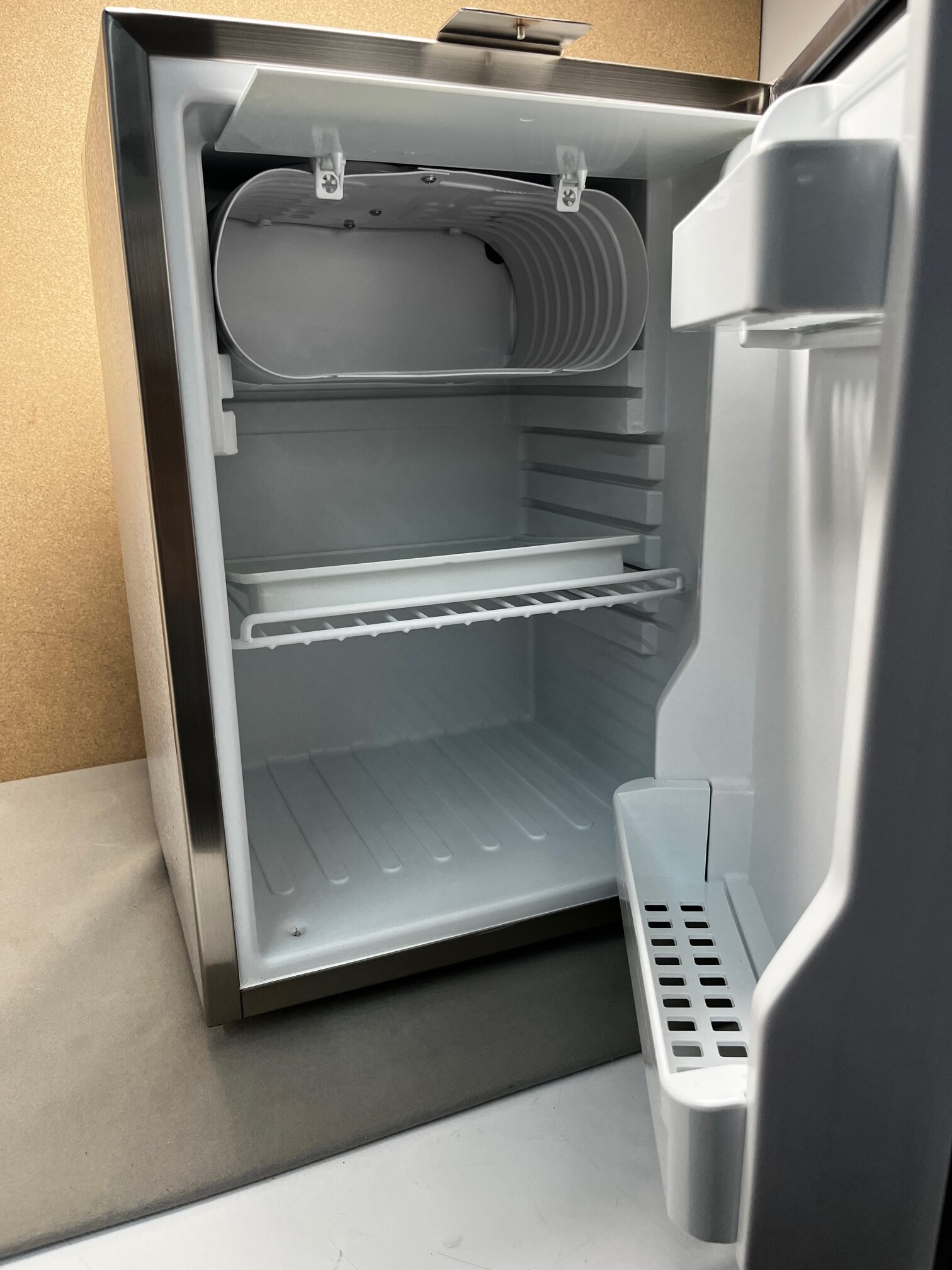 Carbest Kompressor Einbaukühlschrank 40L 71357