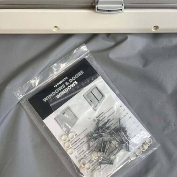 Dometic S4 Ausstellfenster mit Innenrahmen 750x600mm