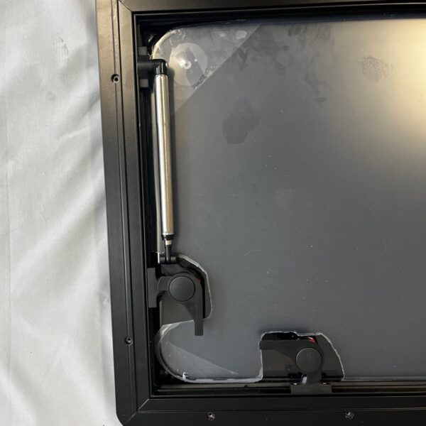 Carbest Ausstellfenster RW Style mit getönter Acrylverglasung 900x450