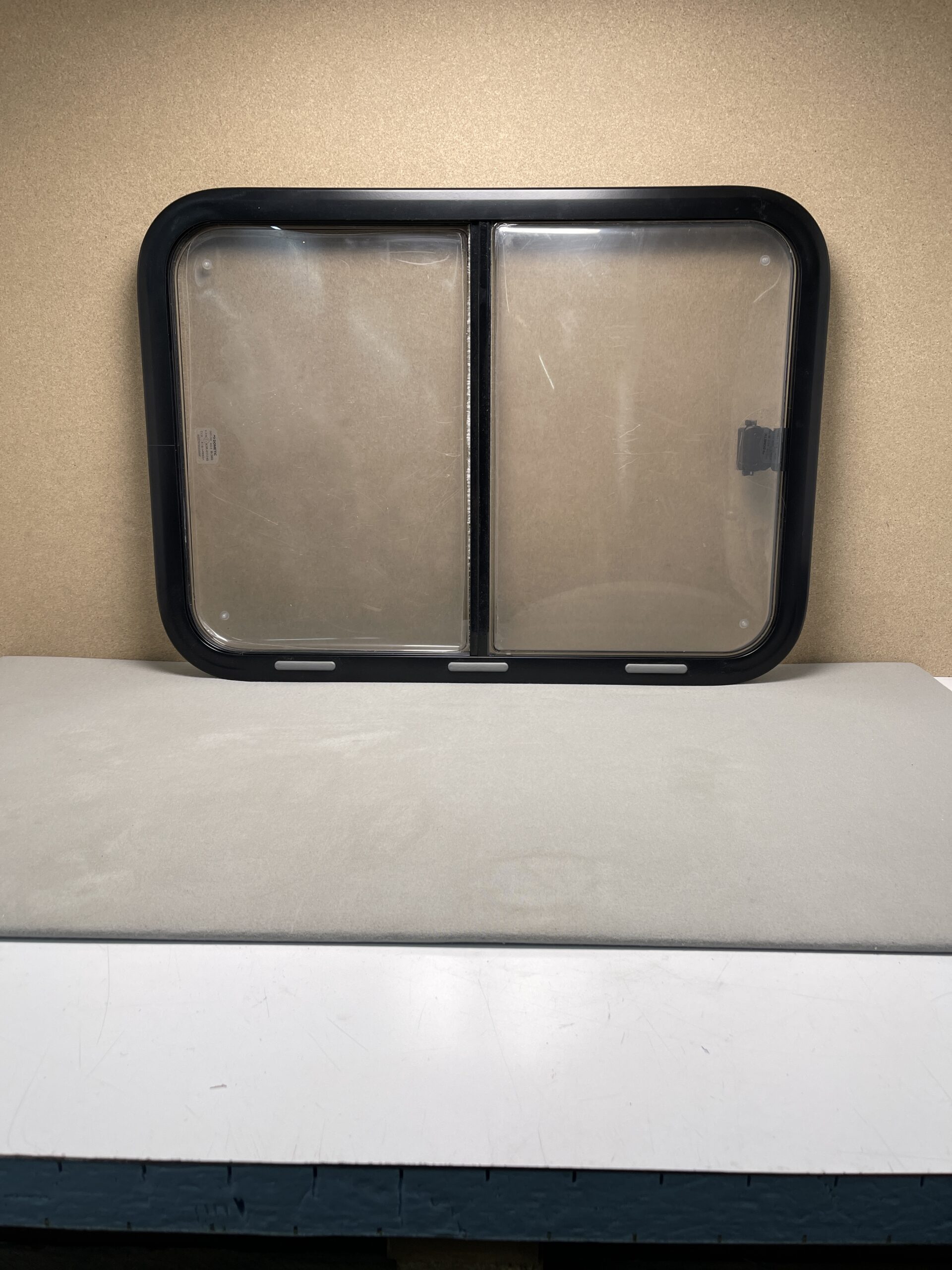 Dometic Schiebefenster 700x500mm schwarz