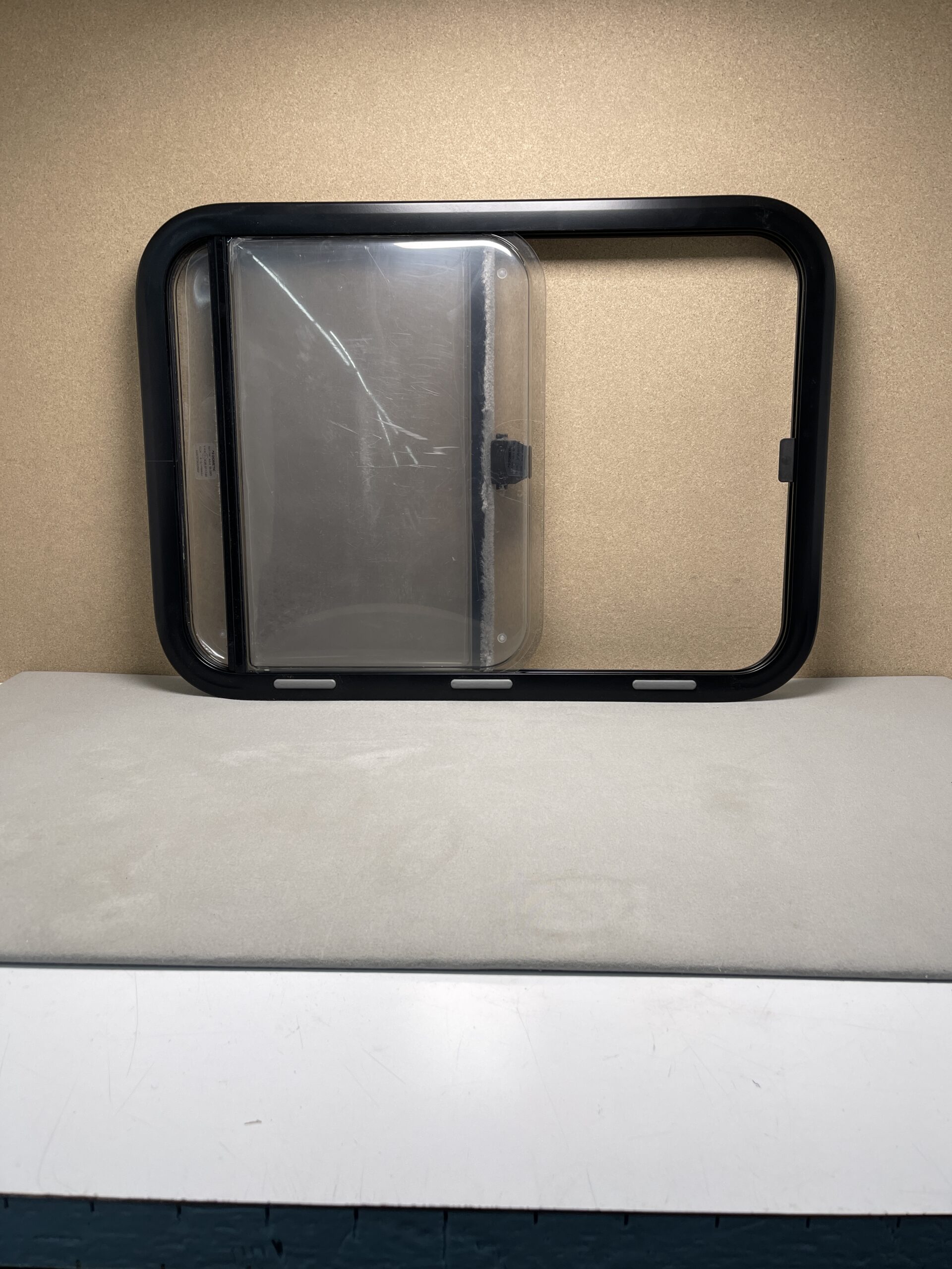 Dometic Schiebefenster 700x500mm schwarz