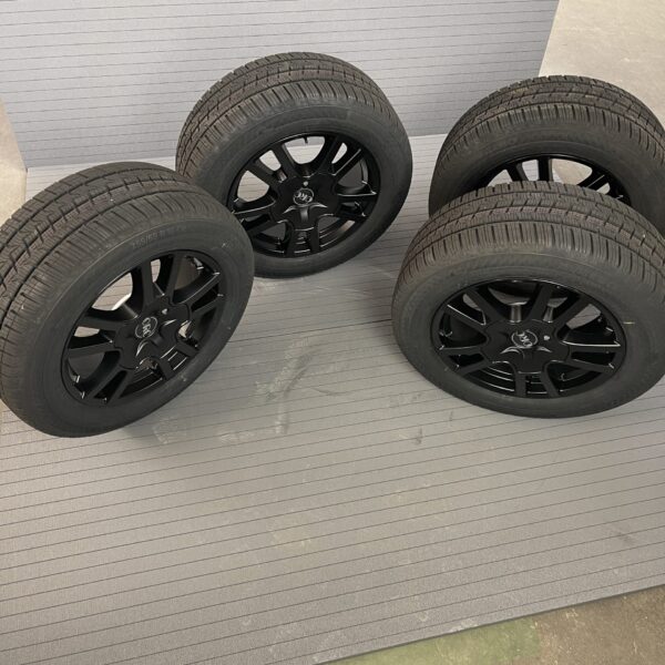 Continental VanContact Camper Kompletträder 255/55 R18 CP schwarz 4 Stück