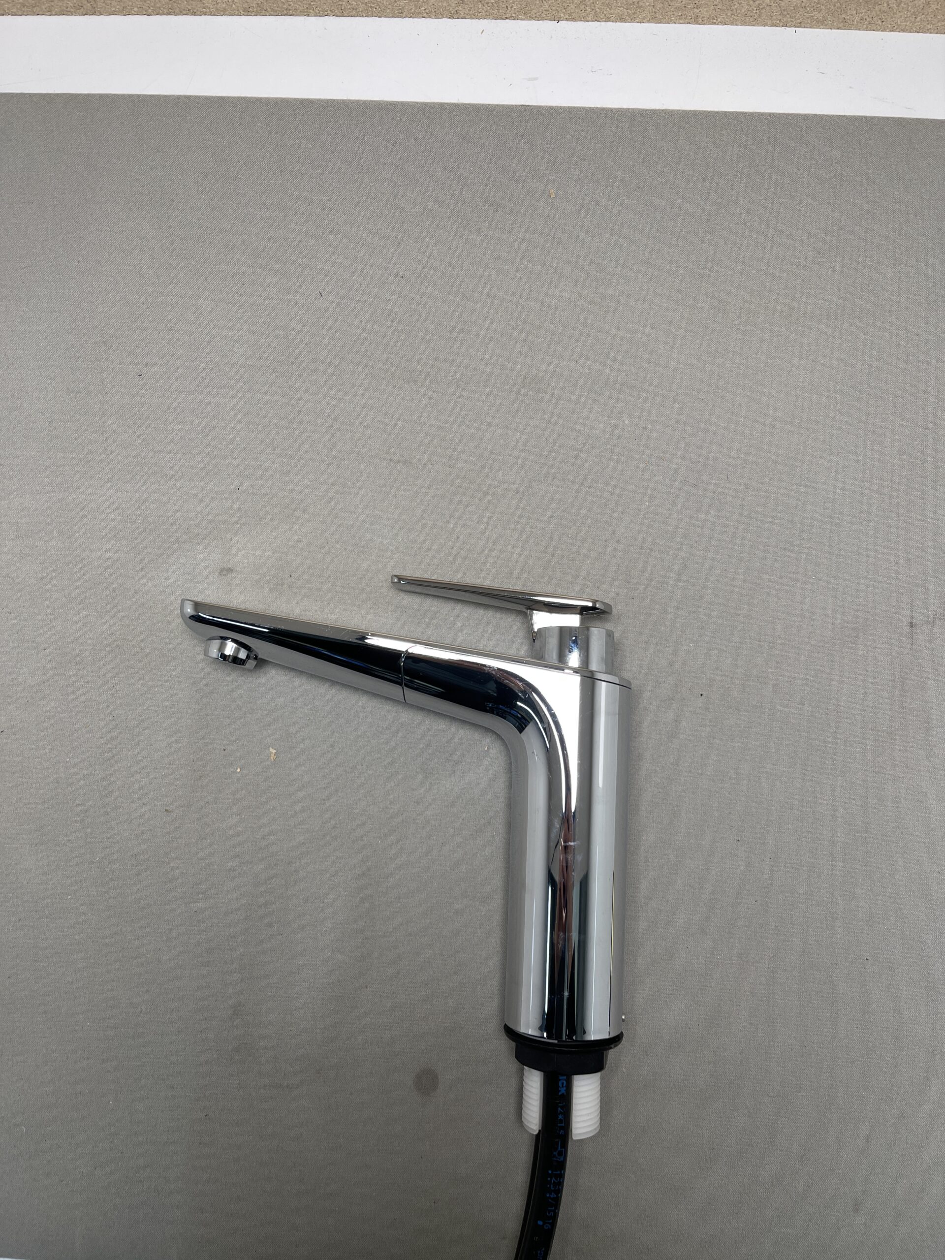 Wasserhahn verchromt mit Anschlussschläuchen, für Wohnmobil