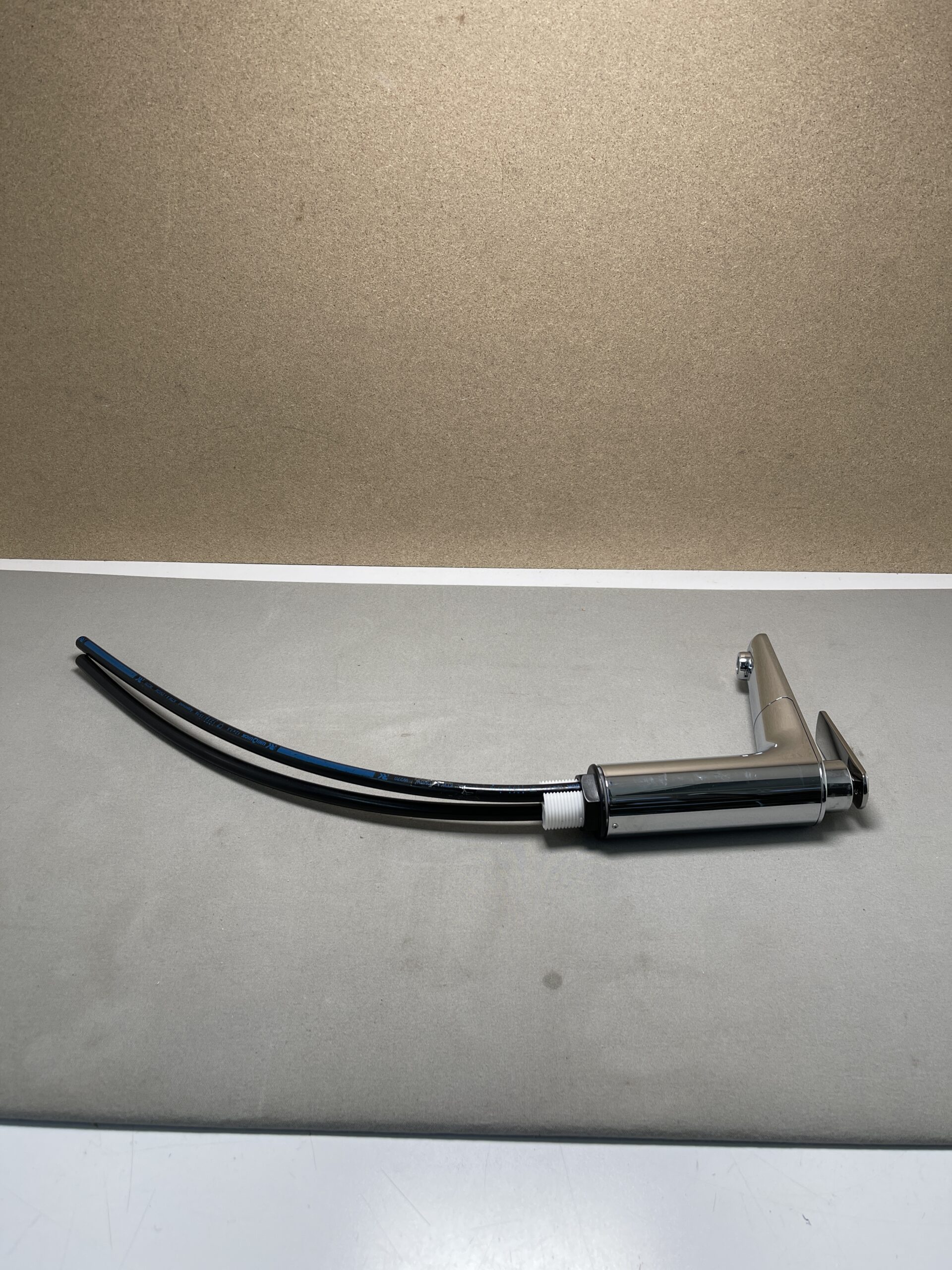 Wasserhahn verchromt mit Anschlussschläuchen, für Wohnmobil