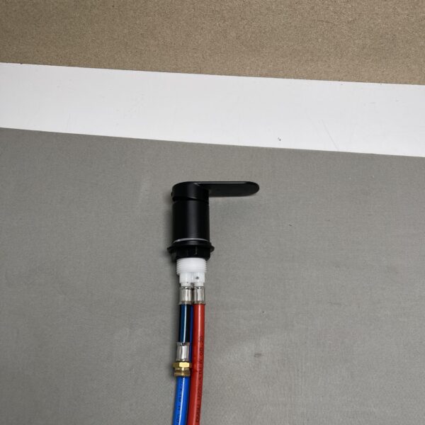 Wasserhahn matt schwarz mit Anschlussschläuchen, für Wohnmobil