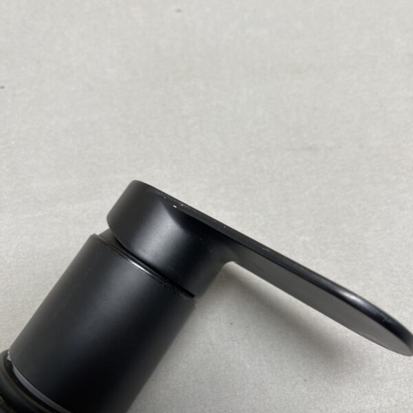 Wasserhahn matt schwarz mit Anschlussschläuchen, für Wohnmobil