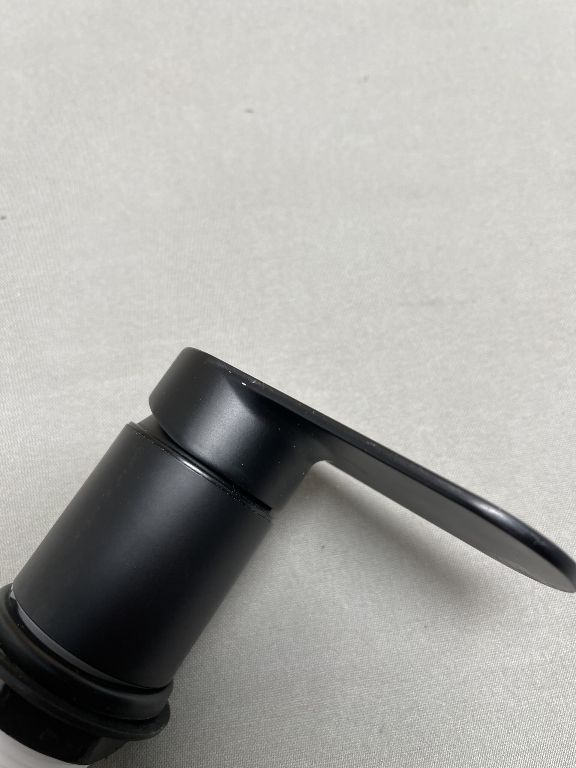 Wasserhahn matt schwarz mit Anschlussschläuchen, für Wohnmobil